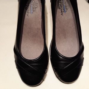 Comfy closed toe shoe